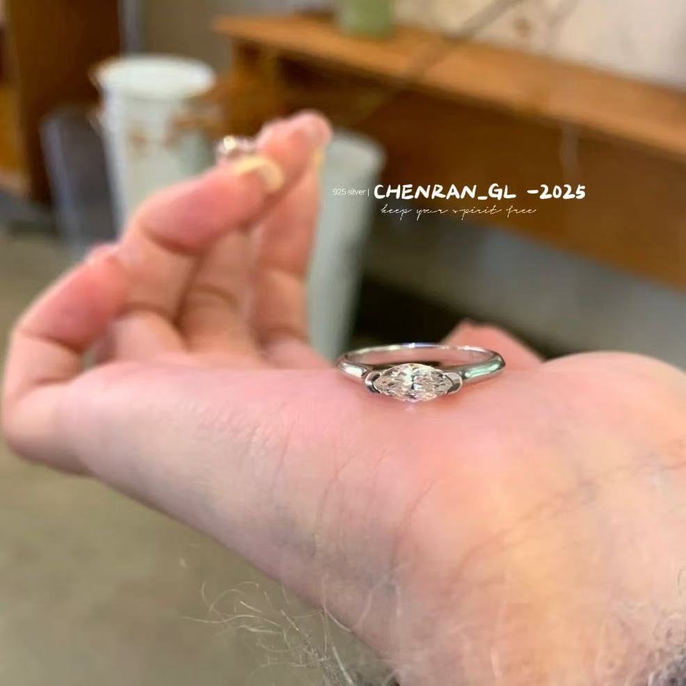 S925 Silver Oval High Carbon Diamond Ring