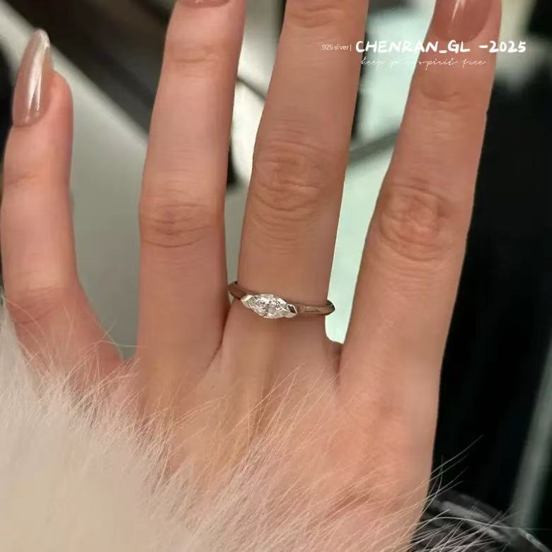 S925 Silver Oval High Carbon Diamond Ring