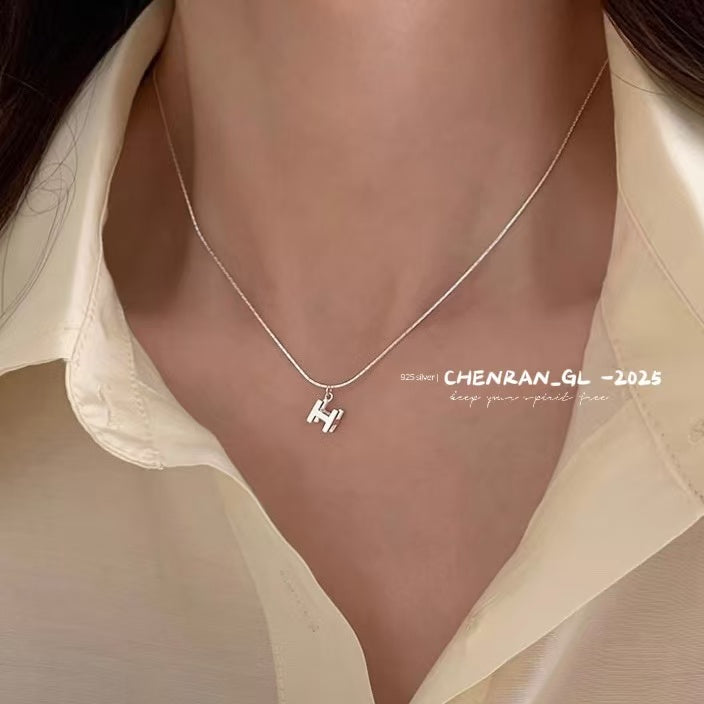 S925 silver three-dimensional H letter necklace