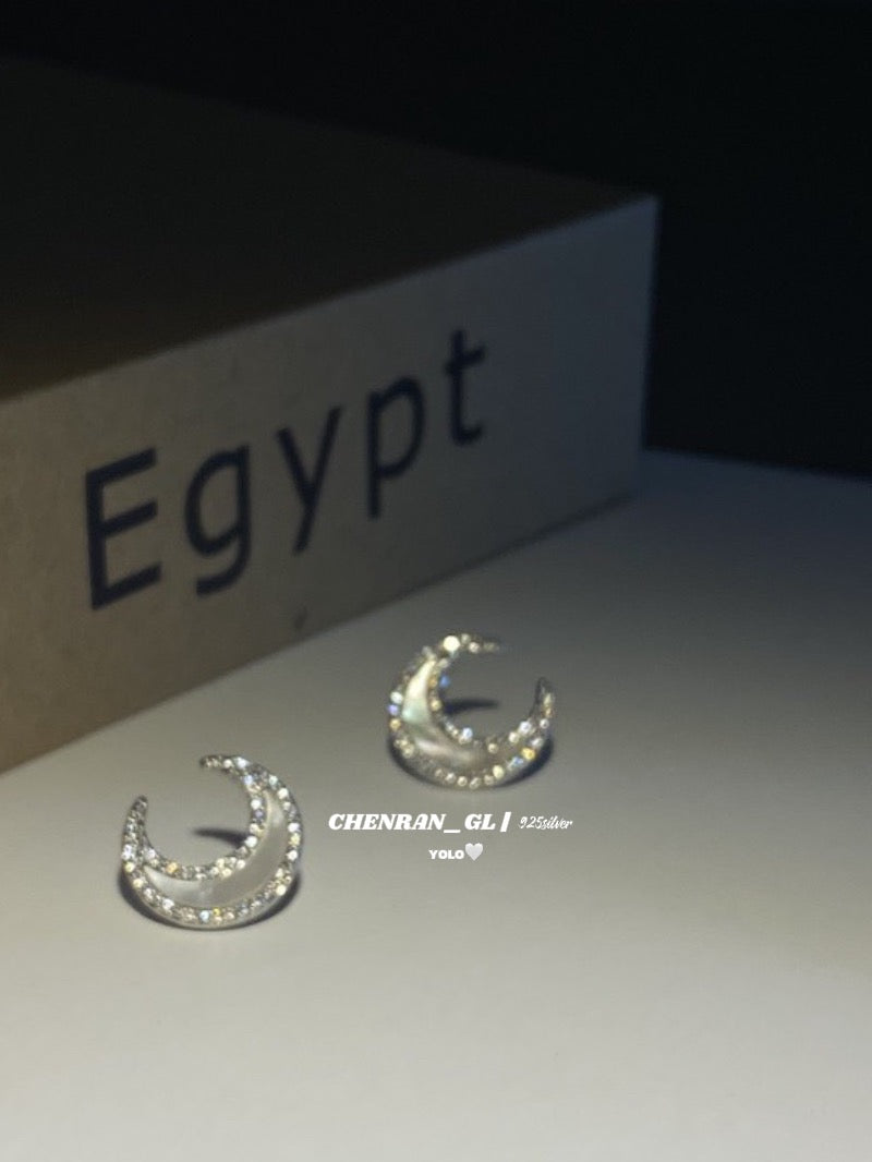 Sparkling diamond moon shell stud earrings