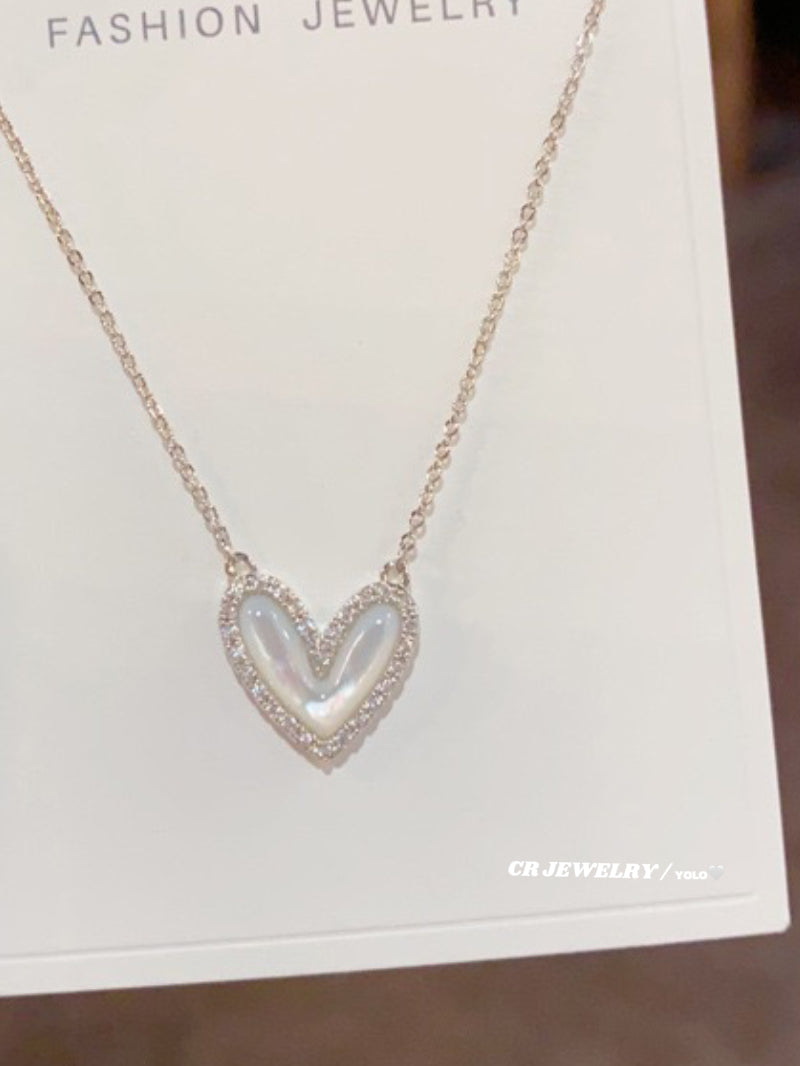 Zircon mother-of-pearl heart necklace