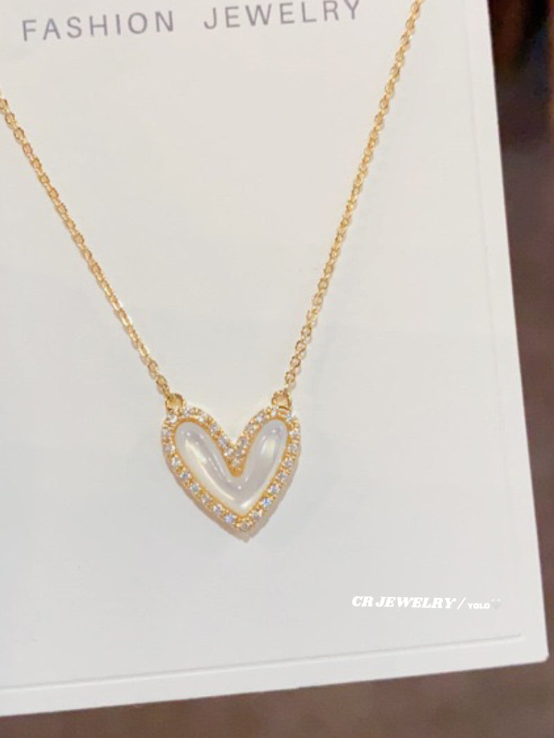 Zircon mother-of-pearl heart necklace