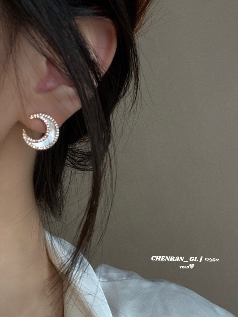 Sparkling diamond moon shell stud earrings
