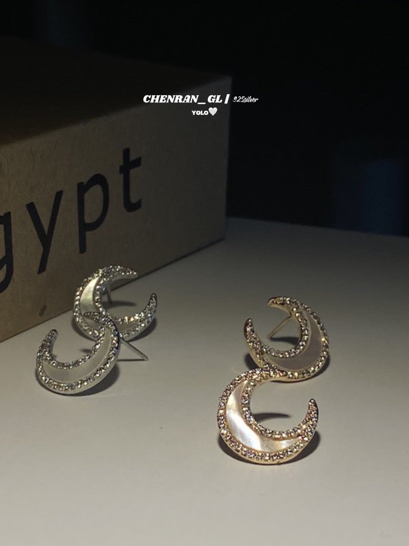 Sparkling diamond moon shell stud earrings