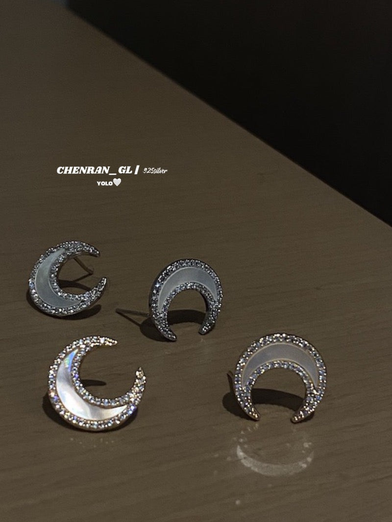 Sparkling diamond moon shell stud earrings