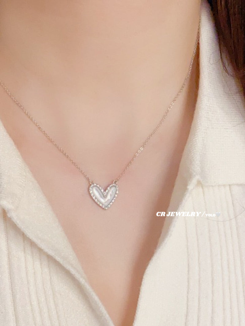 Zircon mother-of-pearl heart necklace