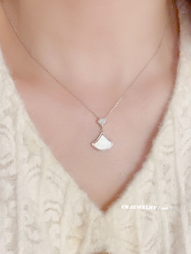 Mother-of-pearl fan-shaped zircon necklace