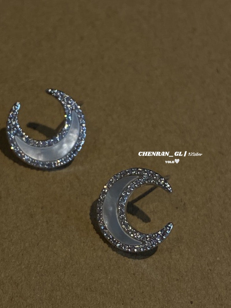 Sparkling diamond moon shell stud earrings