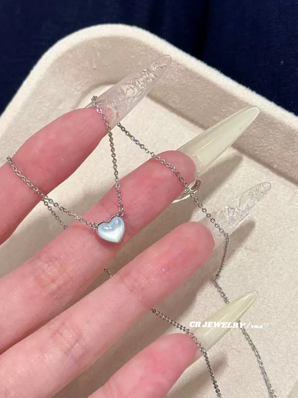 Double-sided shell zircon heart necklace