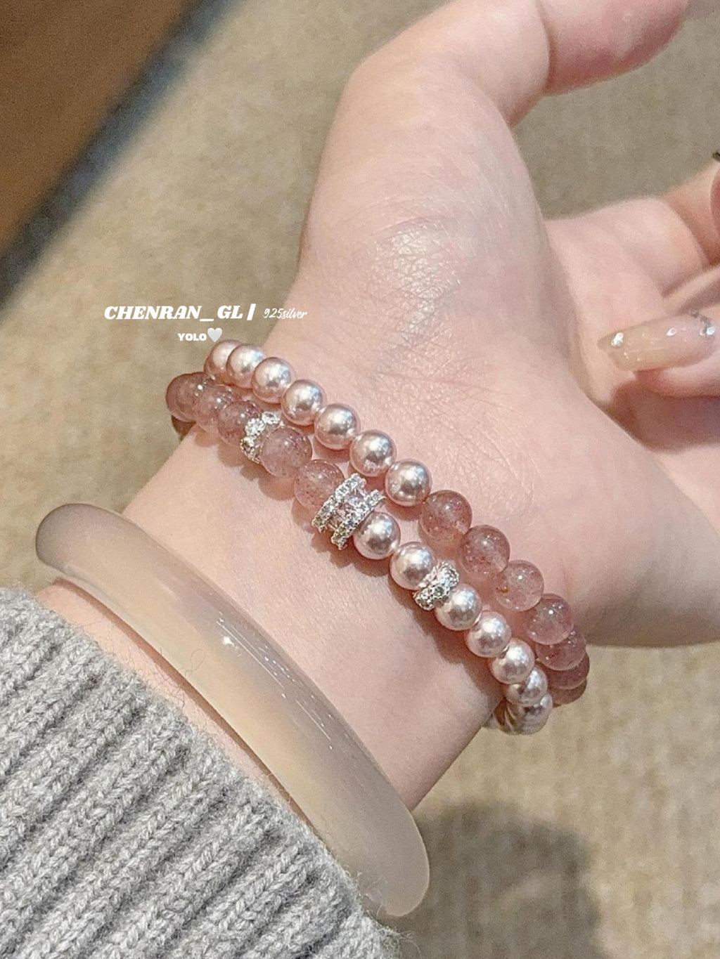 Double-layered bracelet with natural strawberry crystal pearls