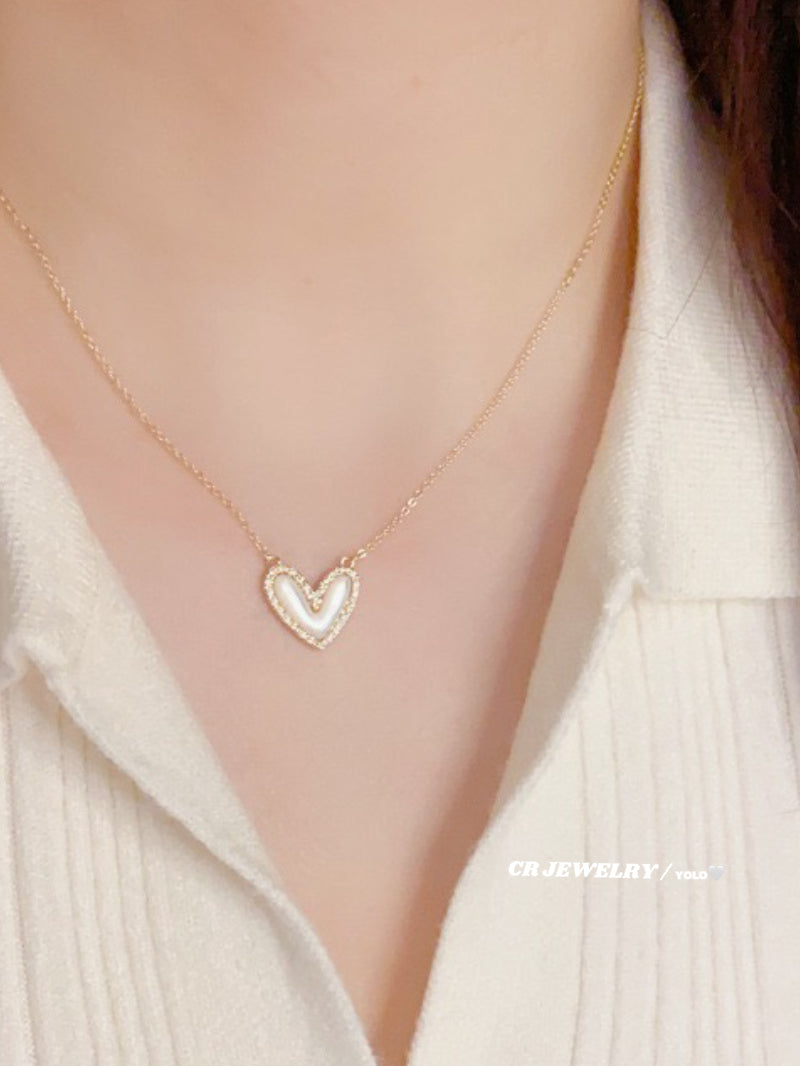 Zircon mother-of-pearl heart necklace