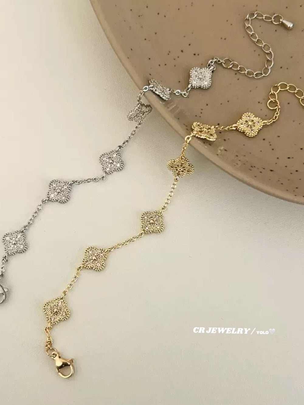 A light luxury zirconium four-leaf flower bracelet